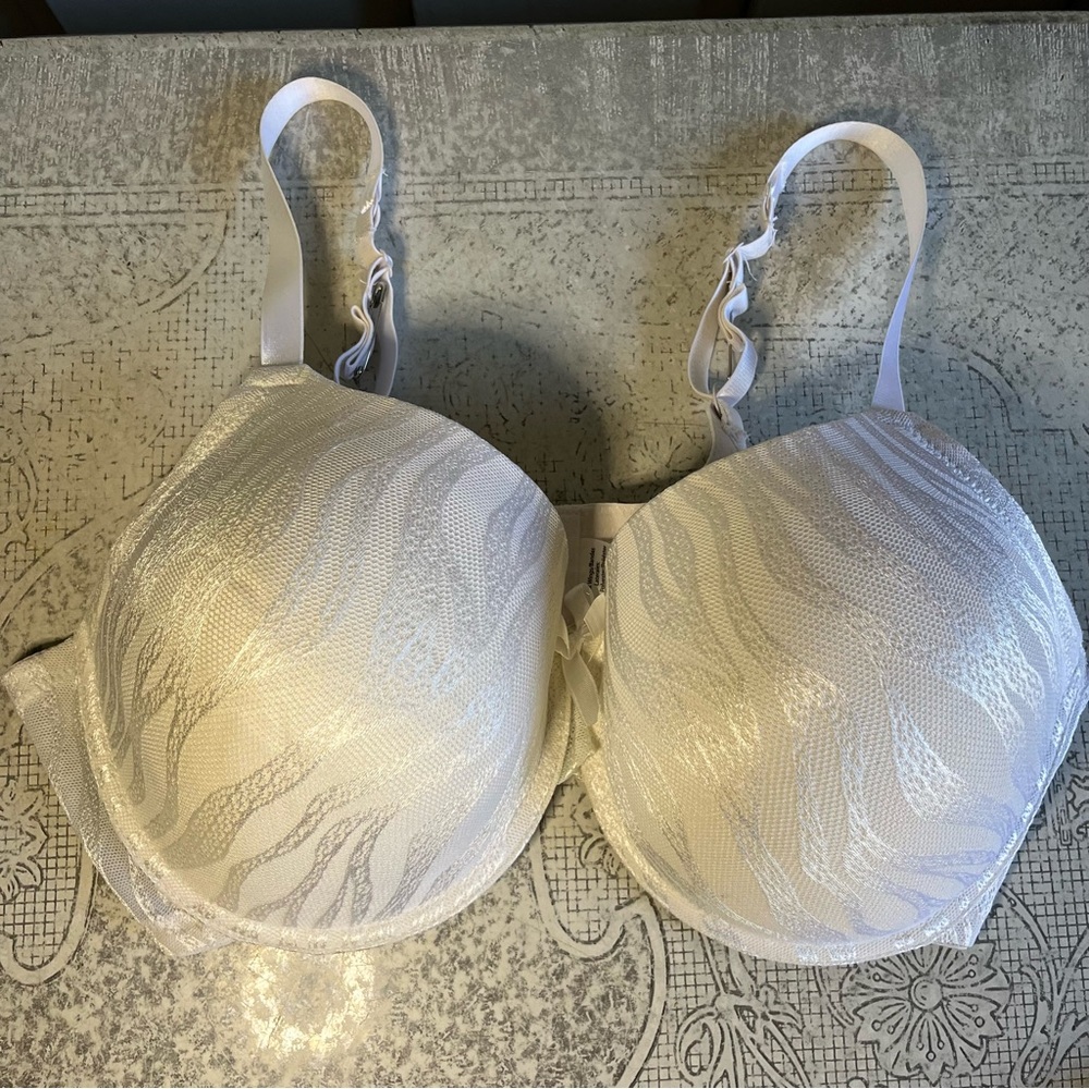 Elegant White on White zebra stripe Bra 38DD